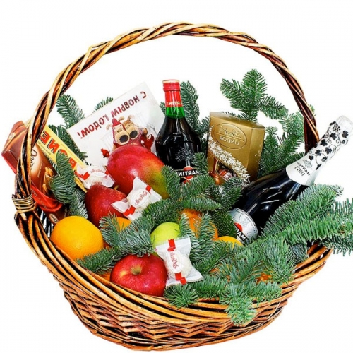 Новогодняя корзина с фруктами, шоколадом 